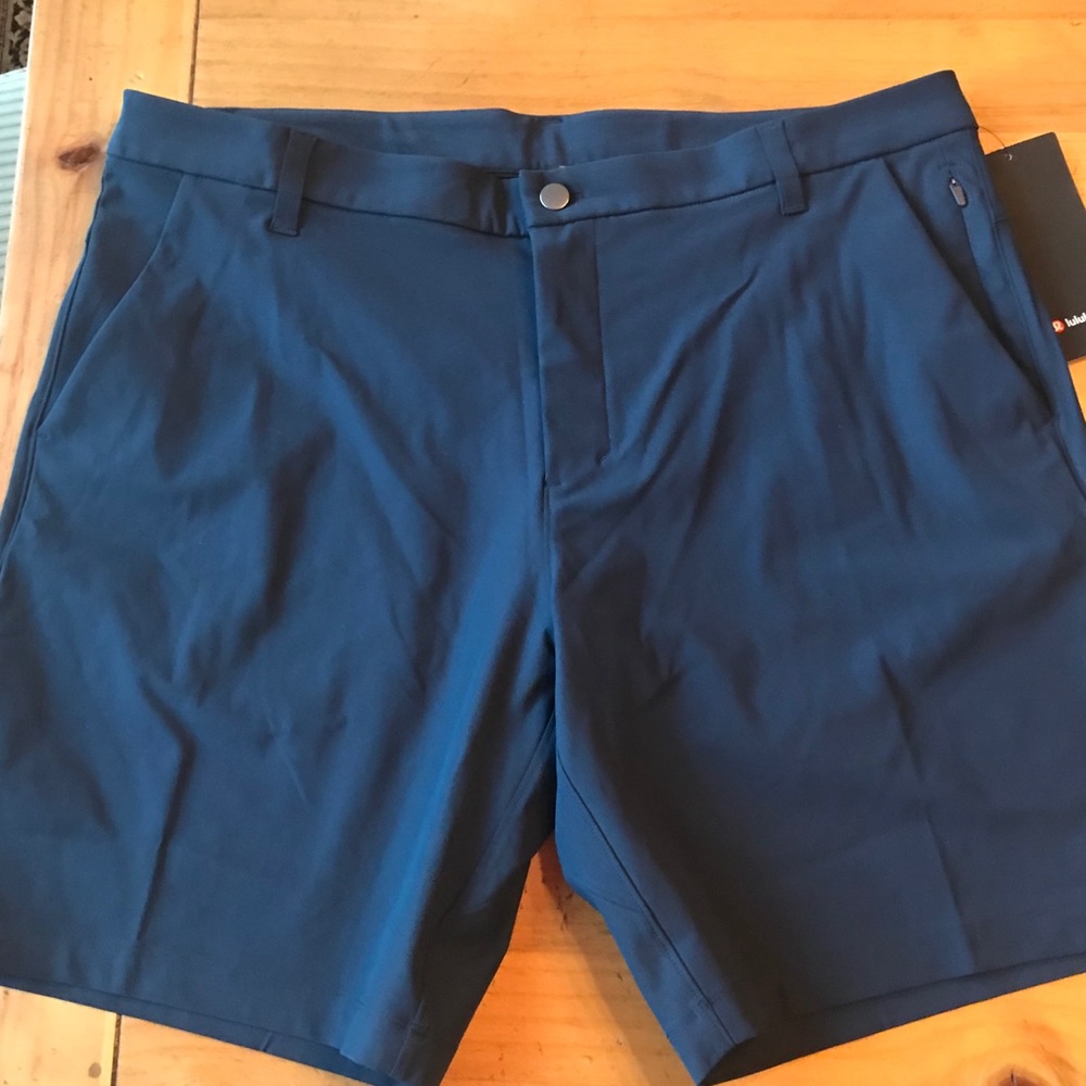 Lululemon Men’s commission short 38